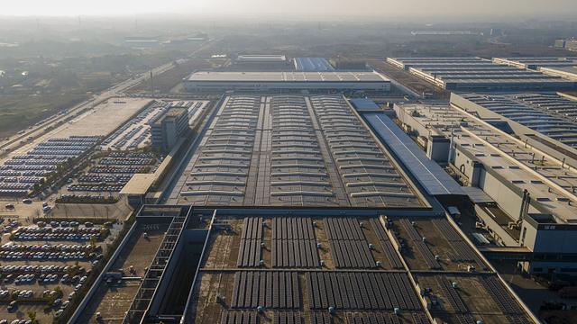 浙江金华：企业建设光伏电站 助力碳减排。图源：视觉中国