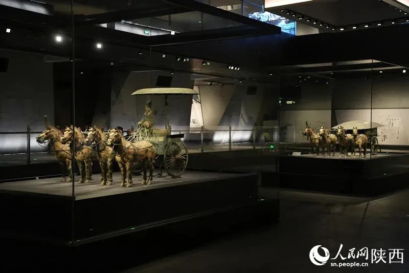 秦陵铜车马博物馆展出的两乘秦陵铜车马