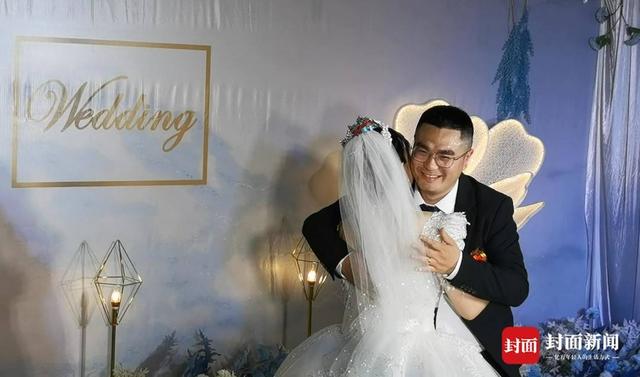 宇结婚了 妻子称能够遇到他"用尽了一生的好运"|郑萍_新浪财经_新浪网