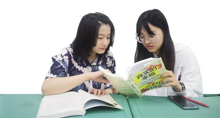 兰州市第三中学教师读书分享会 □刘晓芳 摄