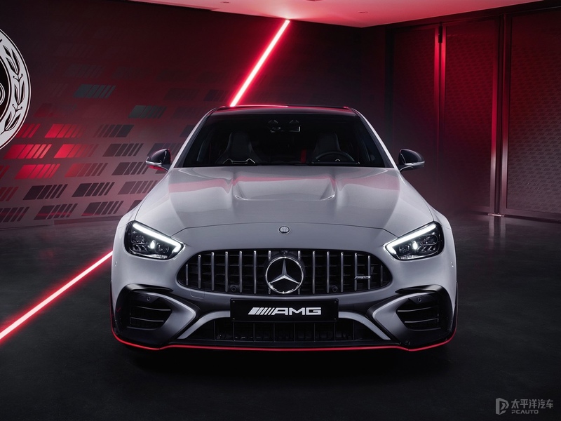 另外车身侧面有"turbo e performance"铭牌以及 f1 特别版专属拉花