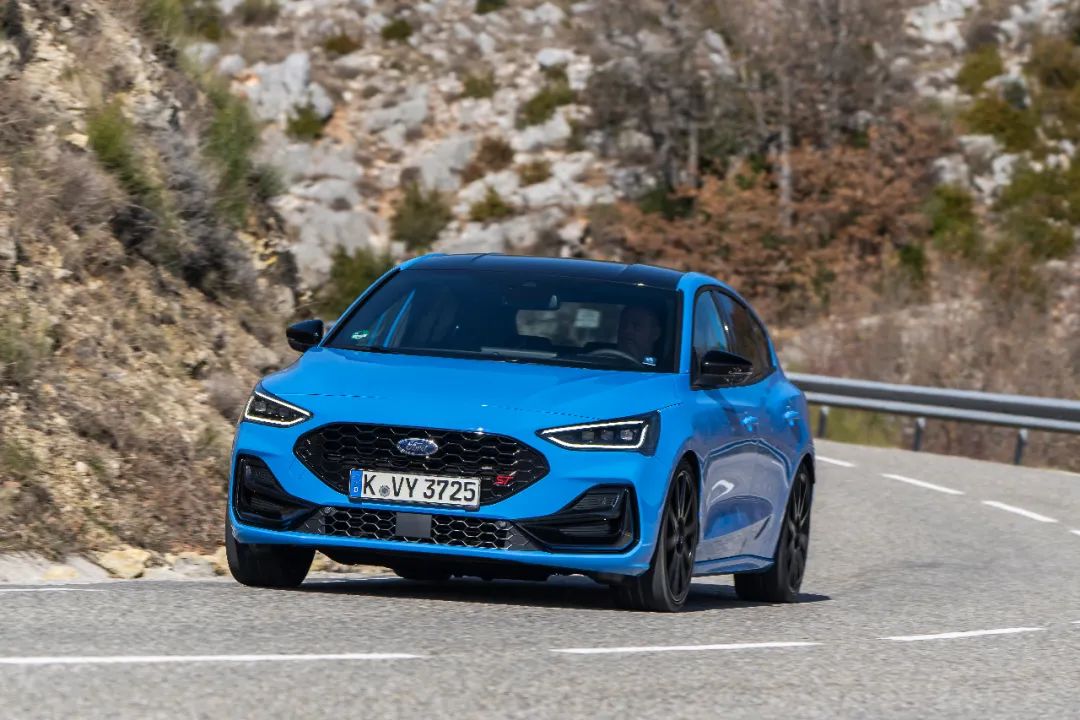 【车赏】再见两厢,再见性能小钢炮-新浪汽车