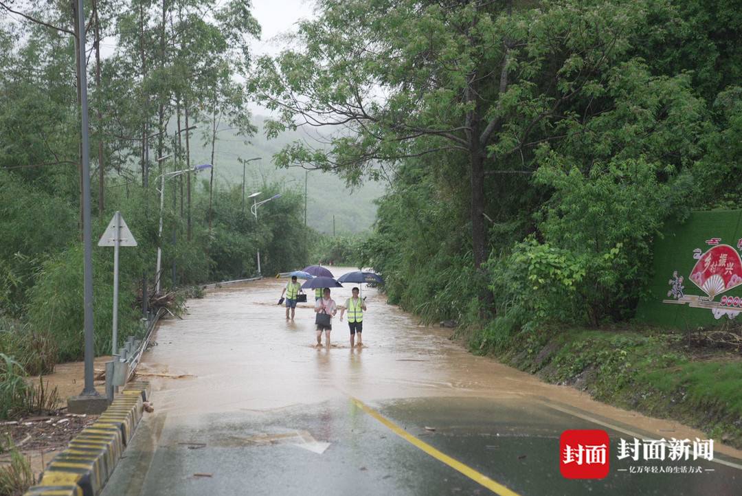 持续暴雨！广东韶关江湾镇发生多处山体滑坡，通讯道路中断|山体滑坡|路段|暴雨_新浪新闻