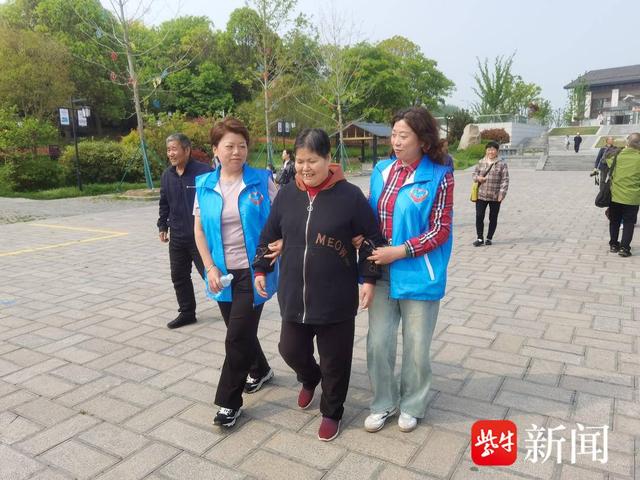 陪伴失独老人走进春天,镇江爱心公益志愿者开启"心理健康春之旅"
