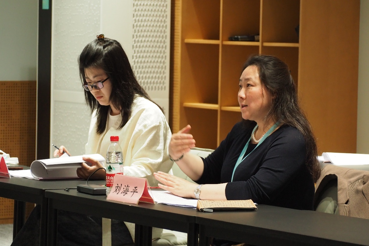 山东美术学院刘海平老师文学分论坛由朱振宇老师主持,常无名老师评议.