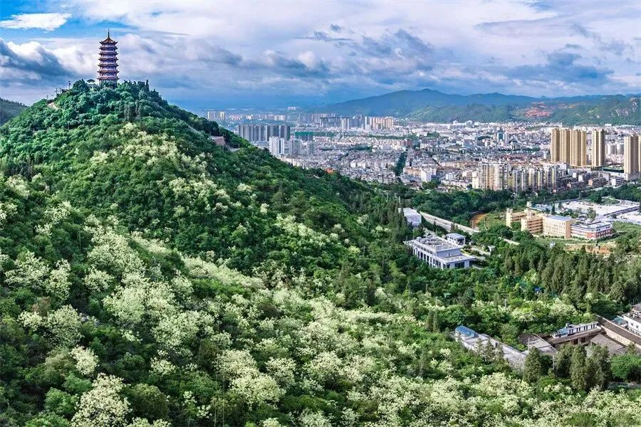 文山市城区远眺(图片来源:文山发布)