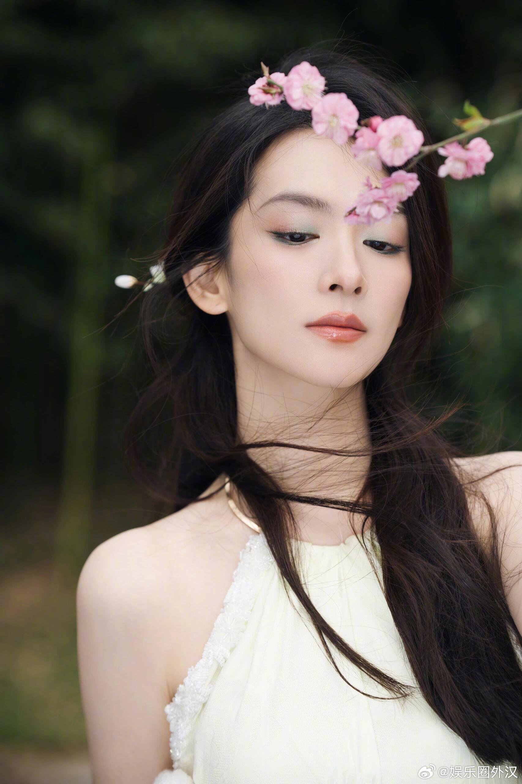 陈昊宇新中式妆容 满满的清冷感 请多拍古装戏 骨相太美了|陈昊宇|古装戏|音乐剧_新浪新闻