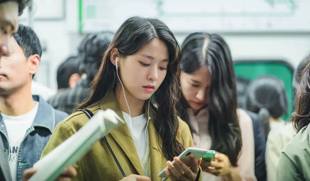 被陌生人拒绝了29次的女孩,想要做一件"荒谬事"