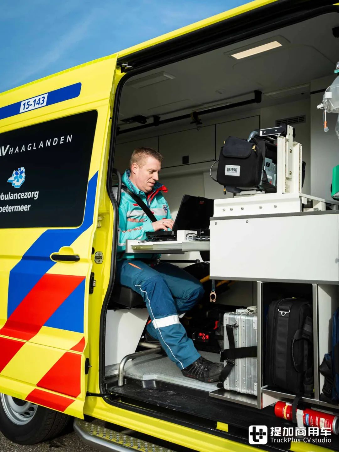 带你看一台曼恩tge救护车,这标轴高顶车型,真是太适合改装了