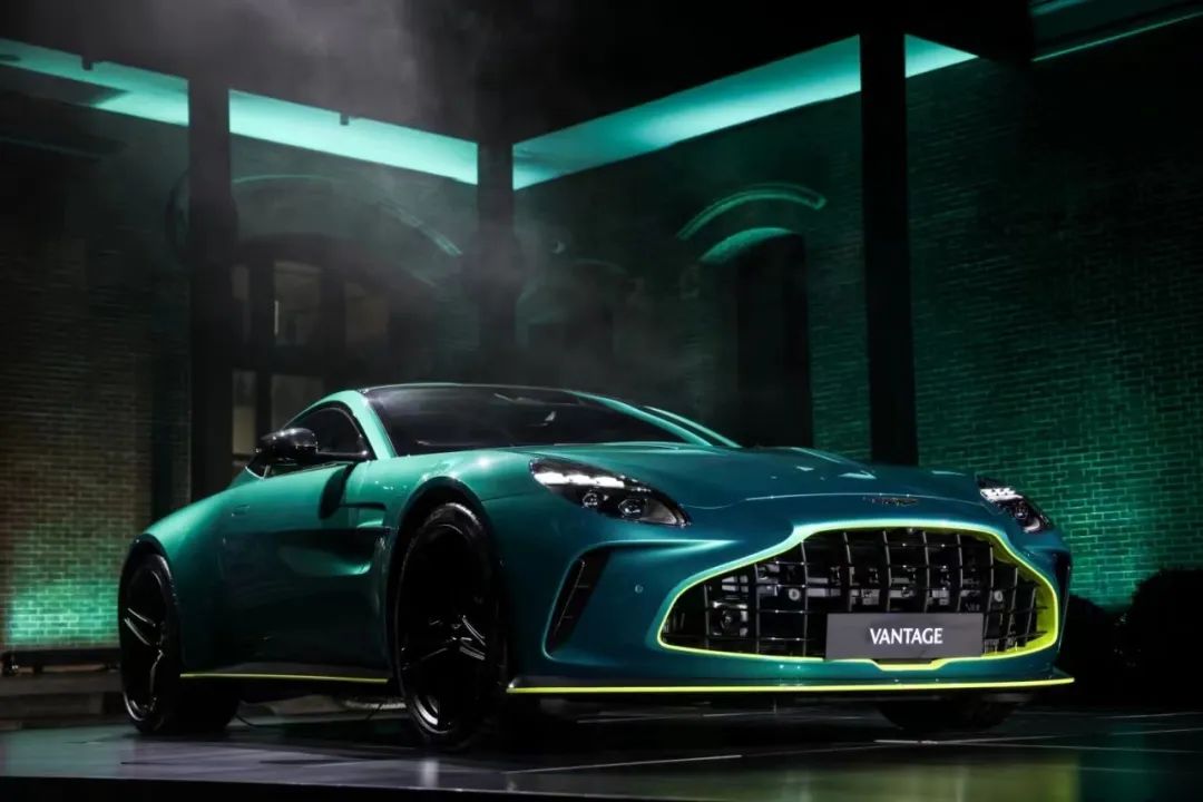 暴虐v8小斗士,阿斯顿·马丁全新vantage上市-新浪汽车