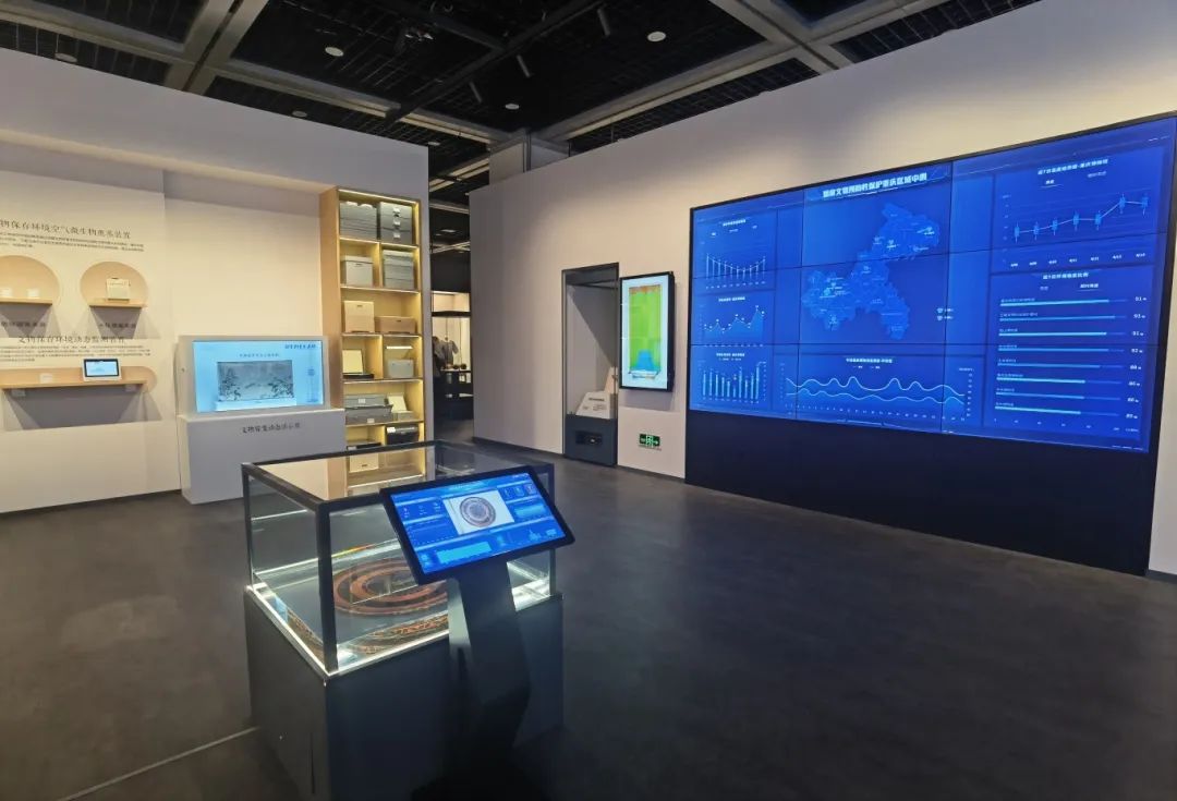 多媒体解读设备 重庆中国三峡博物馆供图展厅现场设有青铜器,陶瓷器两