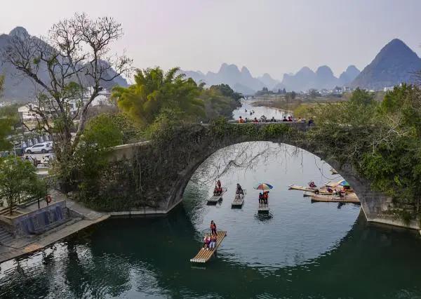 新晋网红城市接住"泼天富贵","历史网红城市"也坐不住