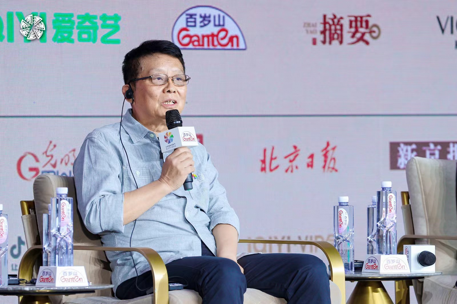 黄建新演员,导演,编剧陈冲谈到,ai生成的形象的确是