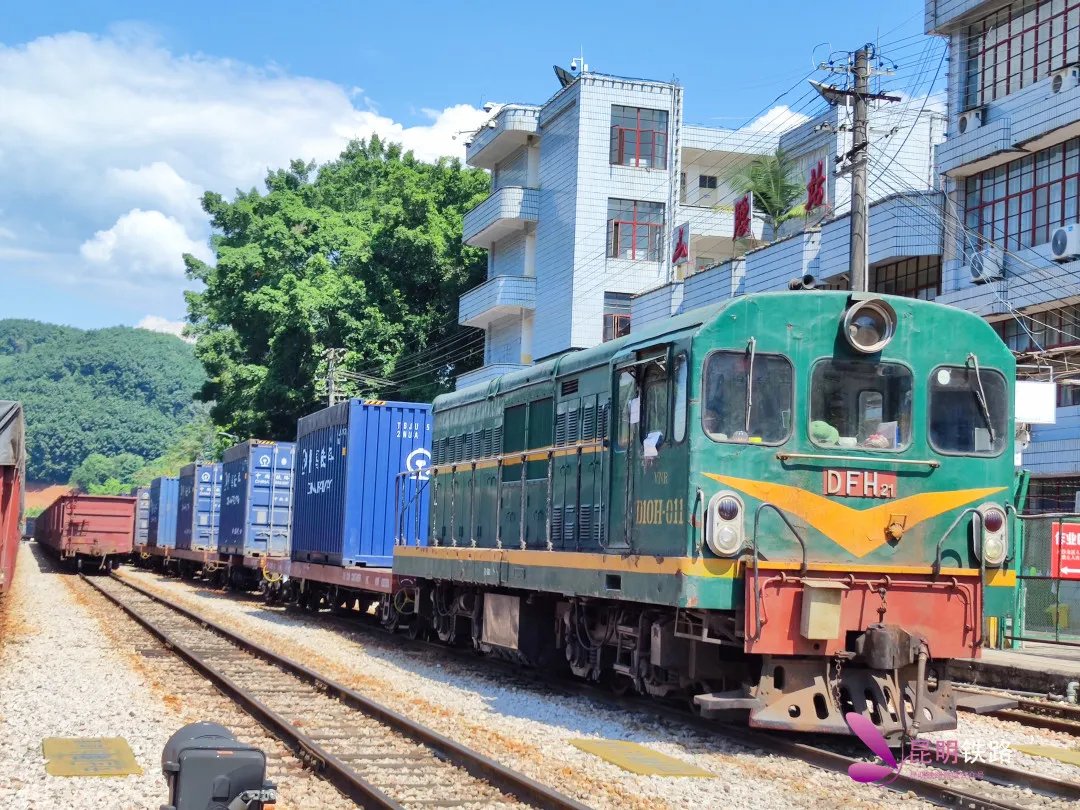 中越边境的国际联运列车 图片来源:中国铁路昆明局集团越南谅山省与