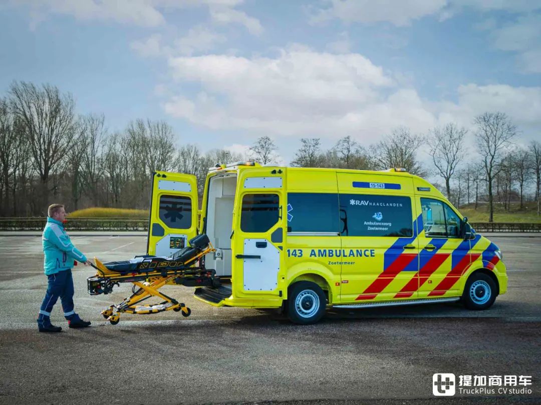 带你看一台曼恩tge救护车,这标轴高顶车型,真是太适合改装了