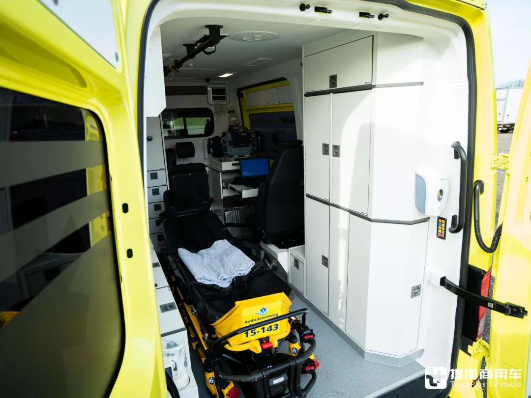 带你看一台曼恩tge救护车,这标轴高顶车型,真是太适合改装了