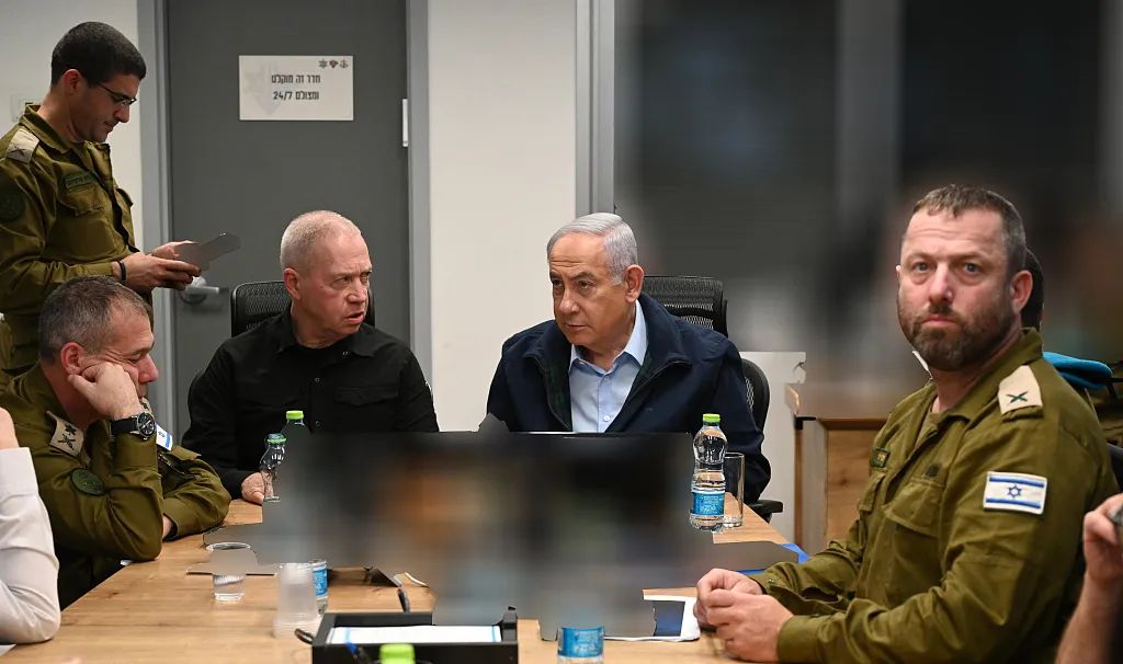抗议的司法改革法案,随后被内塔尼亚胡突然解职,但解职导致局势升级