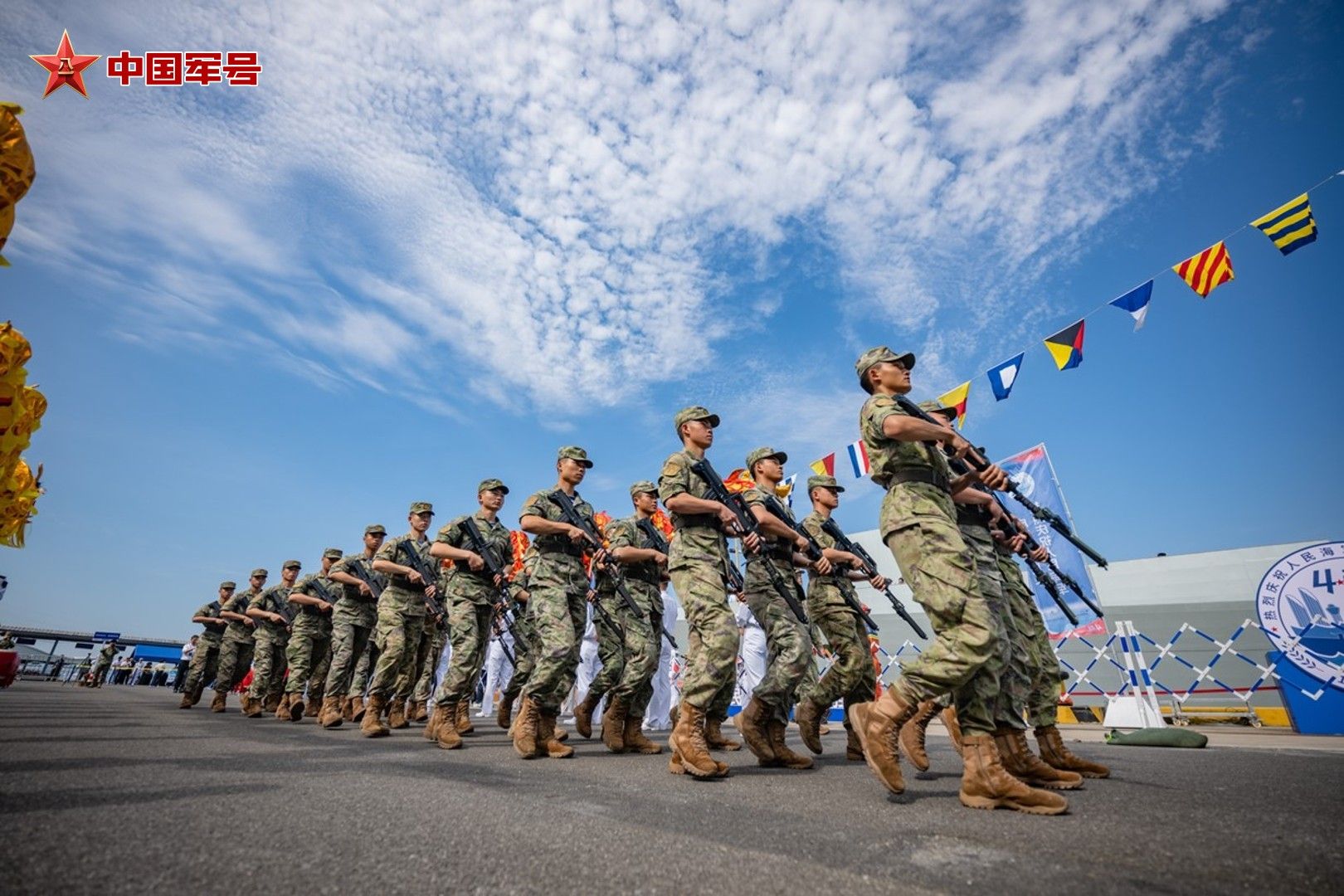 人民海军75周岁生日前夕,厦门舰举办开放日活动