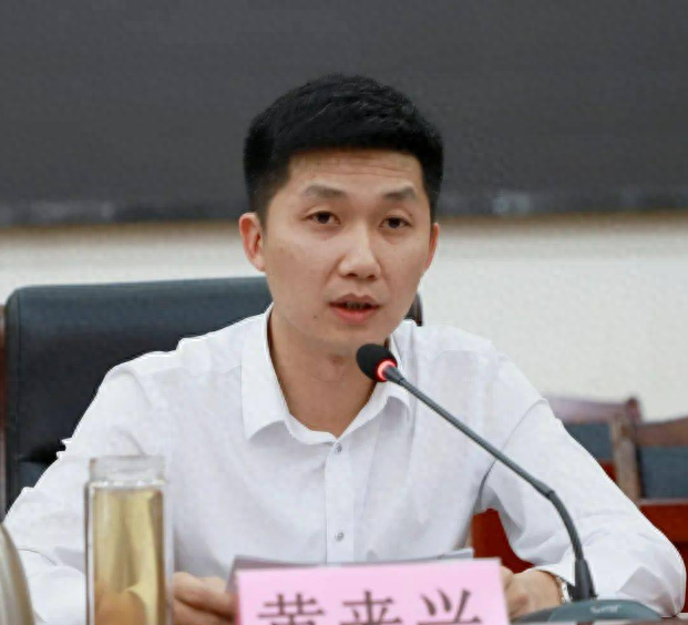 局水步派出所科员,台山市台城街道党工委委员,台山市汶村镇党委副书记