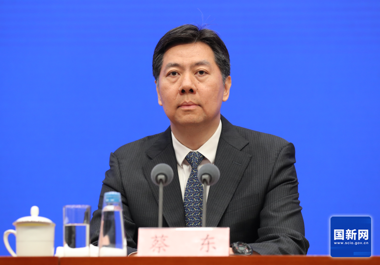 吉林省委常委,常务副省长蔡东在发布会上.