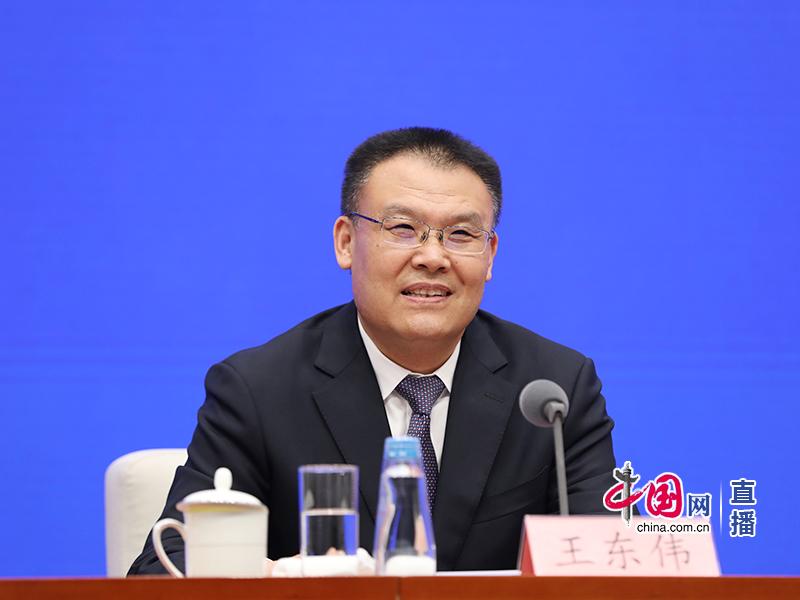 财政部副部长王东伟回答记者提问 中国网 图
