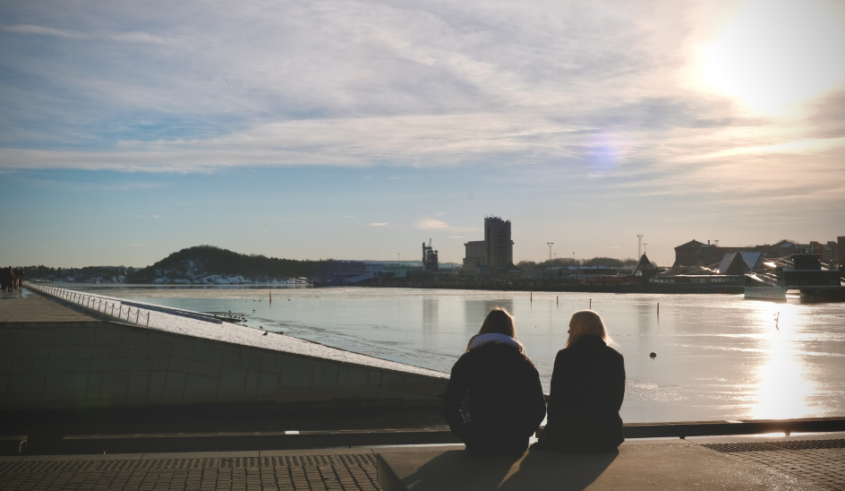 被陌生人拒绝了29次的女孩,想要做一件"荒谬事"|社交_新浪财经_新浪网