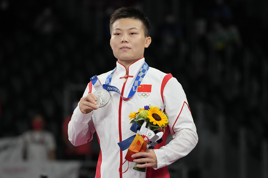 庞倩玉在东京奥运会女子53公斤级摔跤中获得银牌。