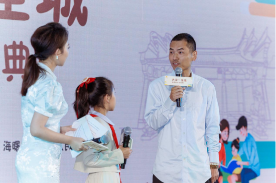 年级小学生董芳熙两位2023年度阅读之星来到现场,与大家分享了"读书