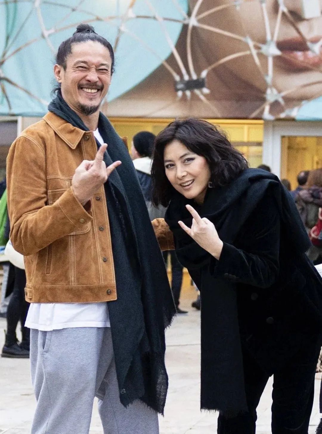 在马拉西亚公映时,杨紫琼母亲专程到场祝贺)据悉她在美国还有演员合约