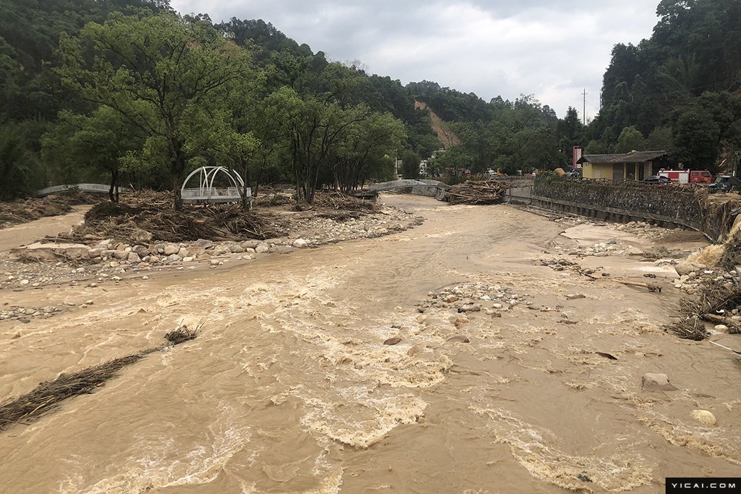 现场直击|广东水灾中的"孤岛"韶关江湾镇:洪水肆虐 各方力量展开救援