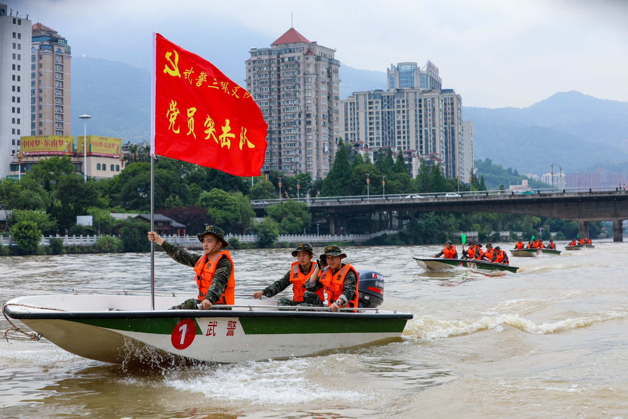 武警冲锋舟操作手集训 淬炼水上救援"尖刀"