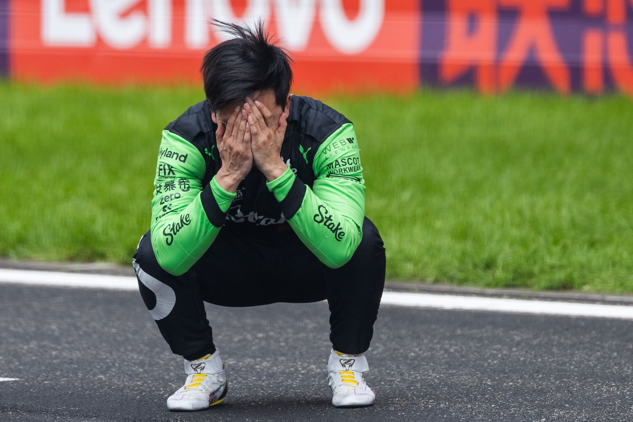 在完成F1中国大奖赛之后，周冠宇哭了。