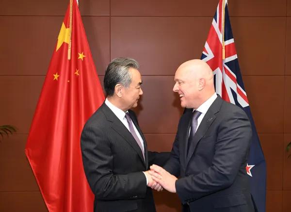 当地时间3月18日，新西兰总理在惠灵顿会见中国外交部长王毅 图自中国外交部