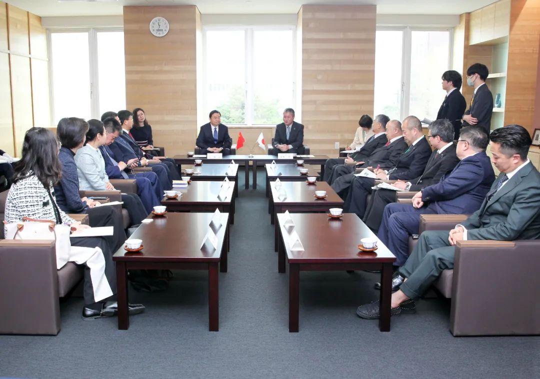 4月22日,省委书记,省人大常委会主任郝鹏会见北海道议会议长冨原亮.