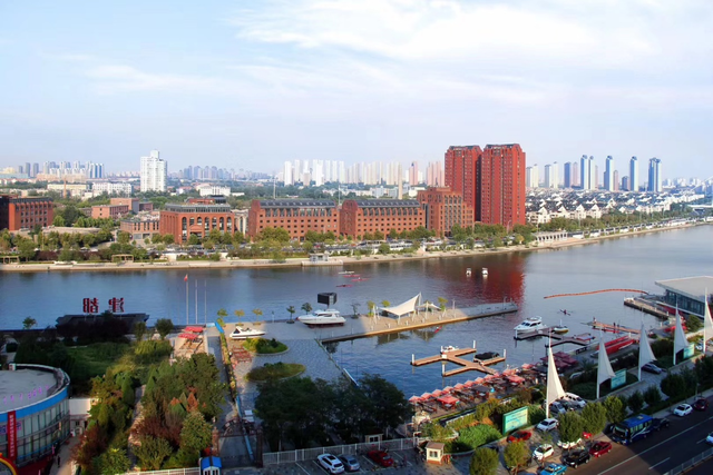 此外,天津湾作为首批海河开发启动项目之一,更是被最新马拉松"蓝丝带"