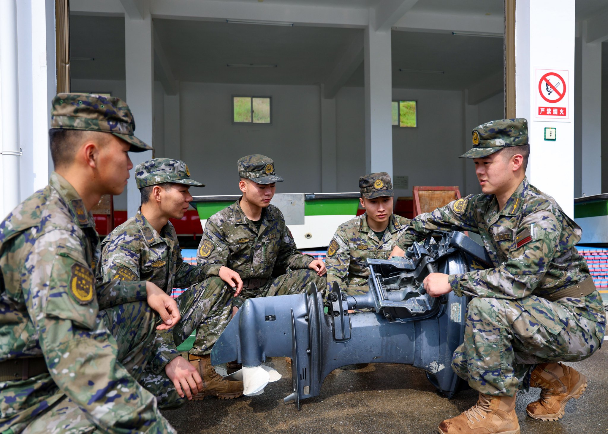 武警冲锋舟操作手集训 淬炼水上救援"尖刀"_新浪财经_新浪网