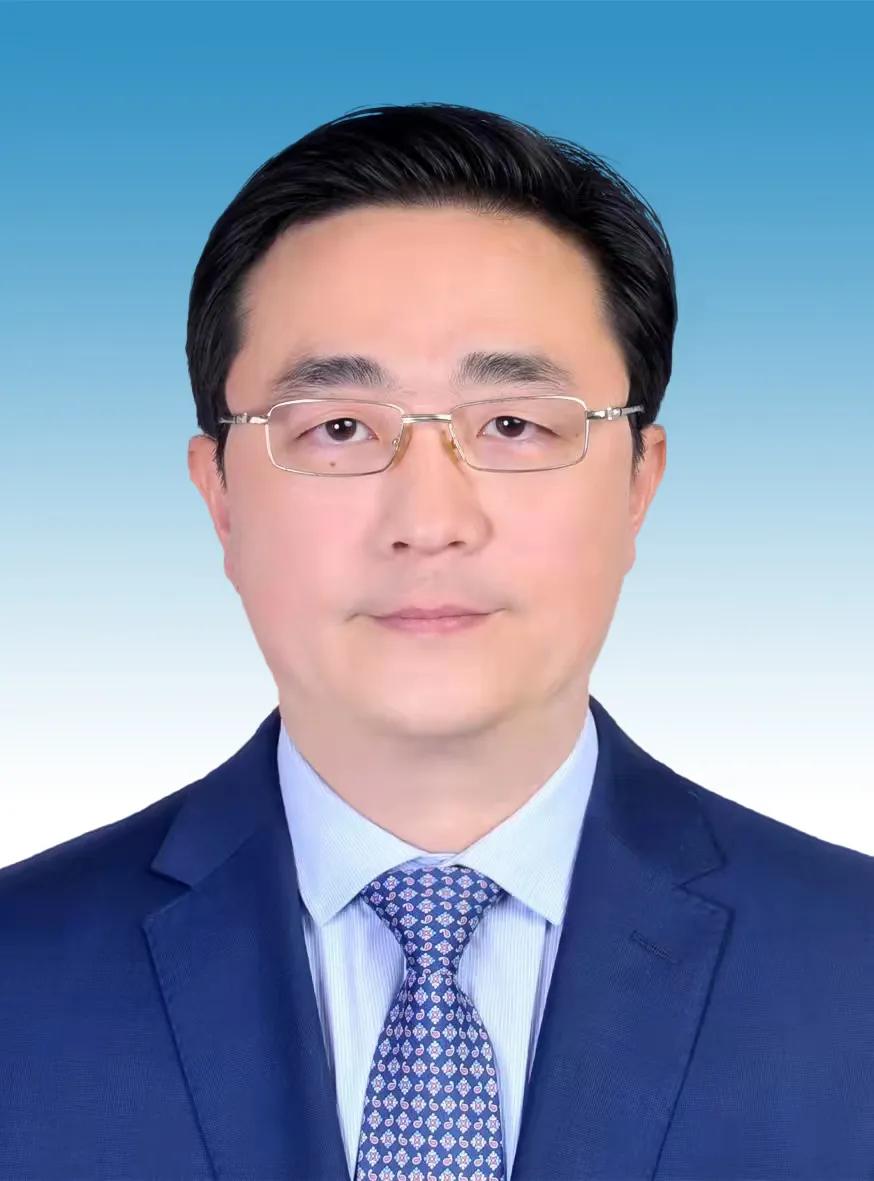 现任青岛市副市长,市政府党组成员.