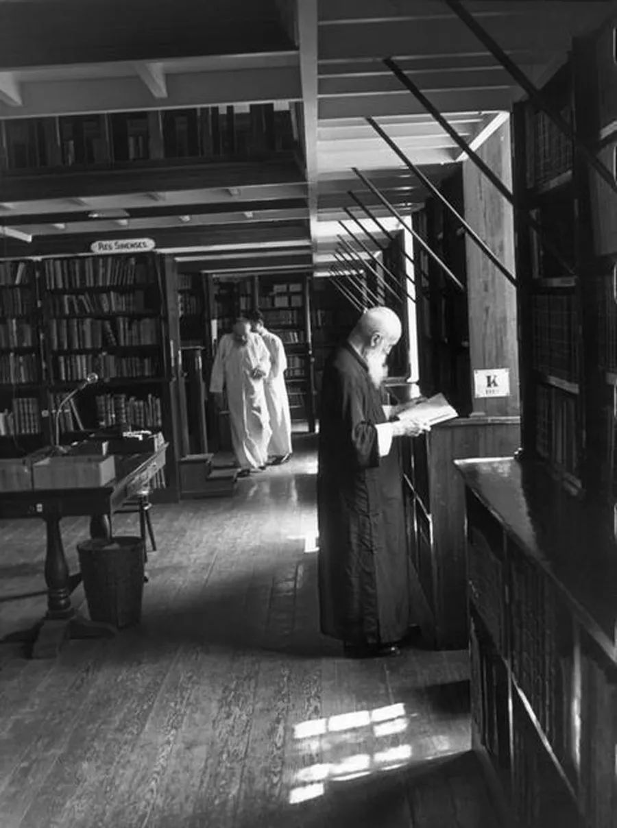 1949年，徐家汇藏书楼内景