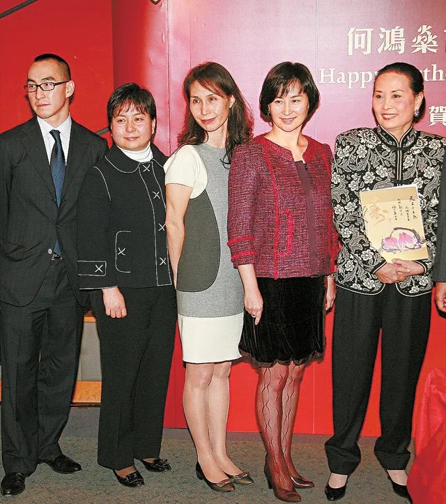 何超仪,是赌王二房的孩子.