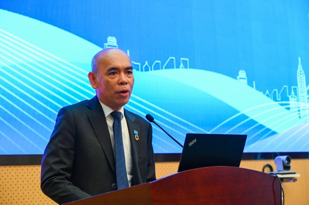 联合国训练研究所繁荣司副司长MichaelAdalla在上海气候周2024·浦东论坛致辞。主办方供图