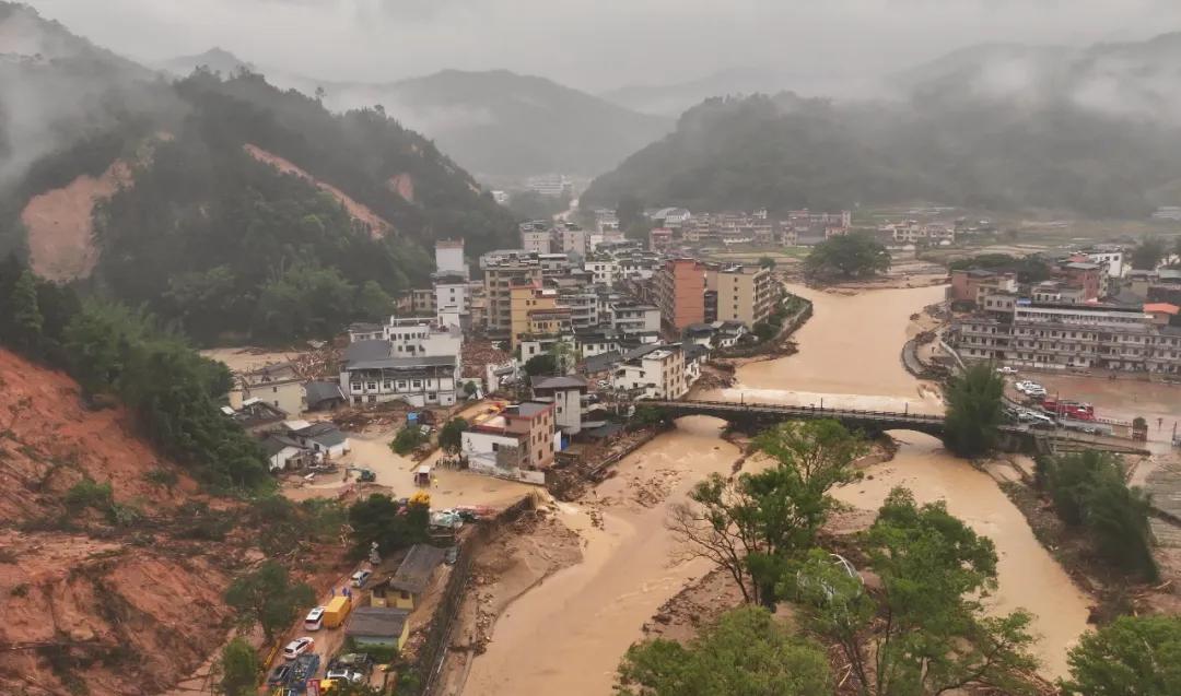 江湾镇周围多处山体滑坡（韶关发布）