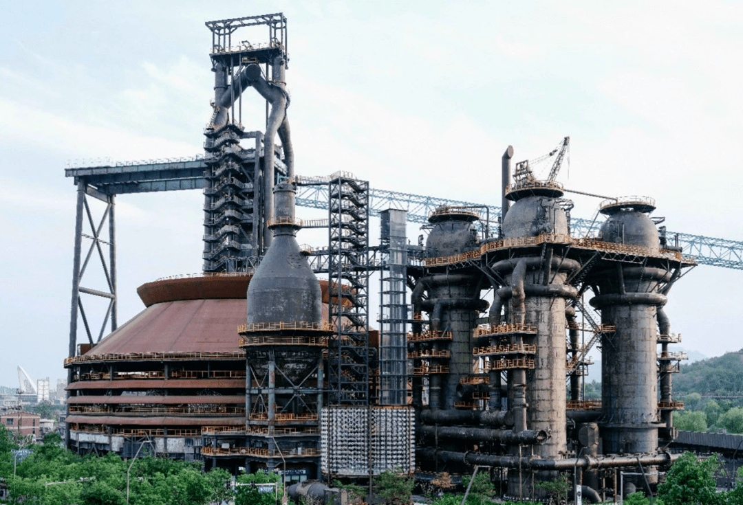 第二站·滑雪大跳台新首钢大桥的桥身安装了一系列透明