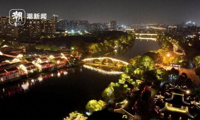 夜色中的杭州桥西历史文化街区。潮新闻记者 董旭明 魏志阳 摄