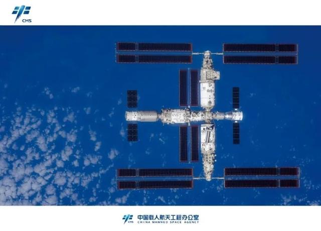 图为神舟十六号航天员拍摄空间站组合体全景图像。图/“中国载人航天”微信公众号