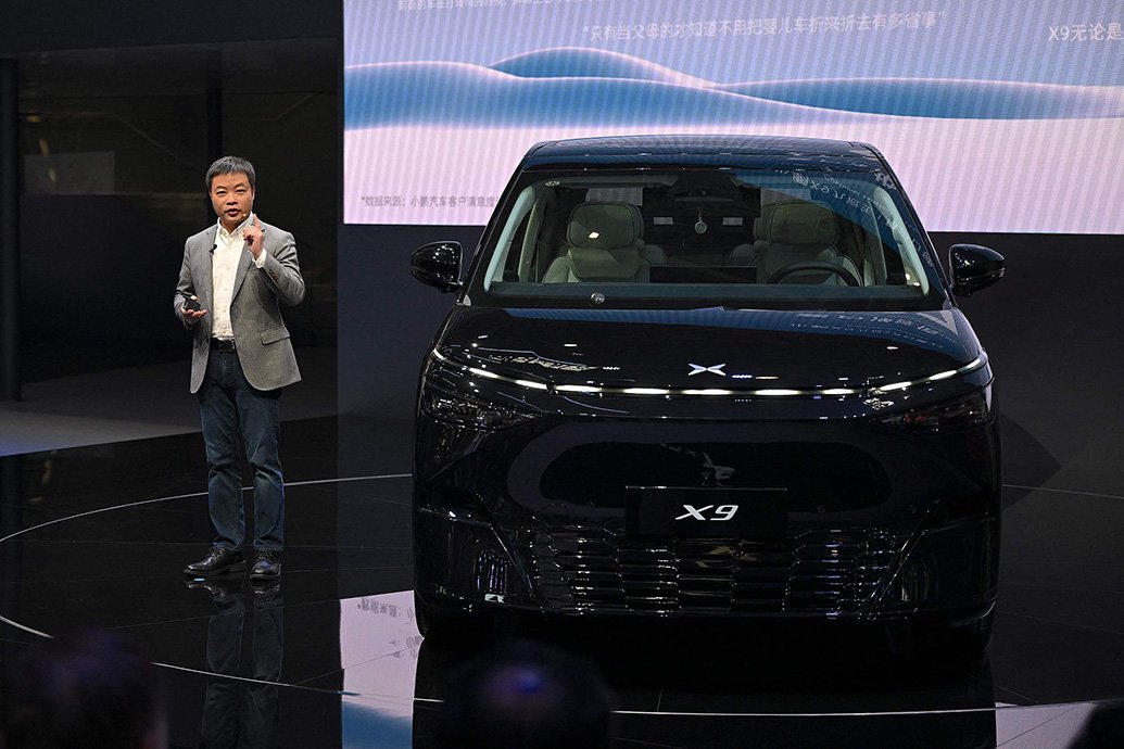 2024年4月25日，北京，电动汽车制造商小鹏汽车首席执行官何小鹏在北京车展的发布会上发表讲话。