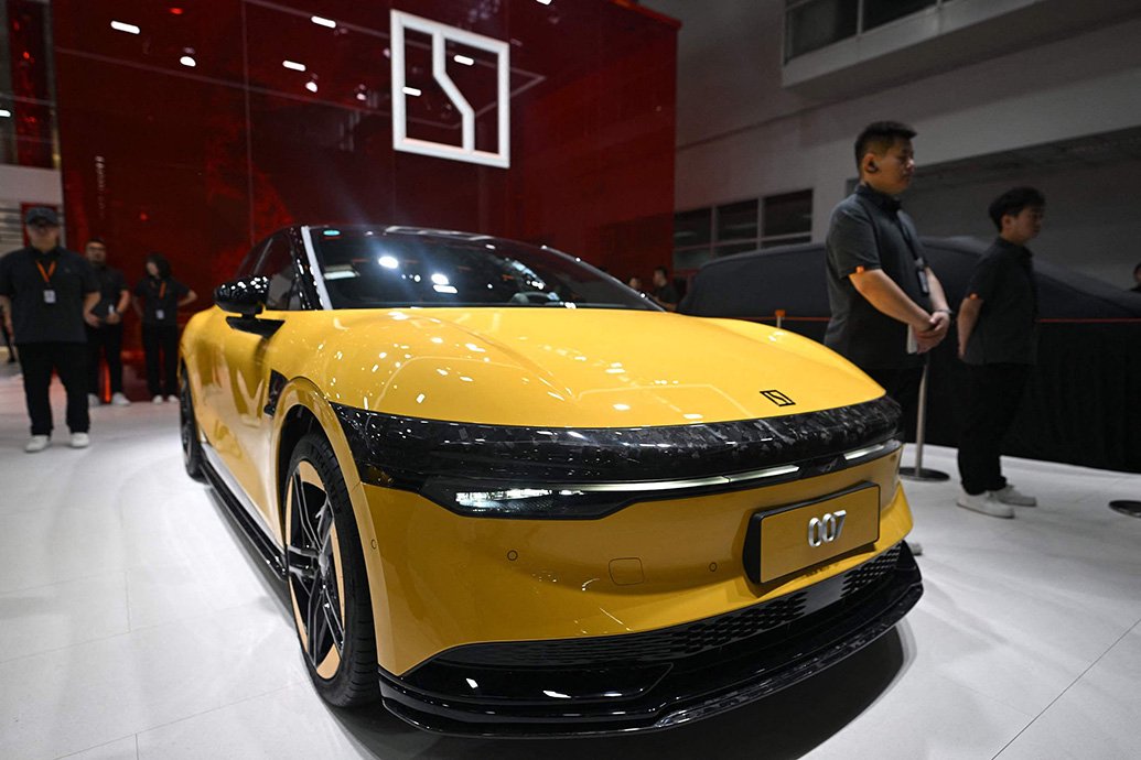 2024年4月25日，北京，极氪007在北京车展上展出。
