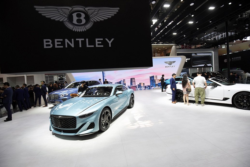2024年4月25日，在第十八届北京国际汽车展览会展出的宾利汽车。