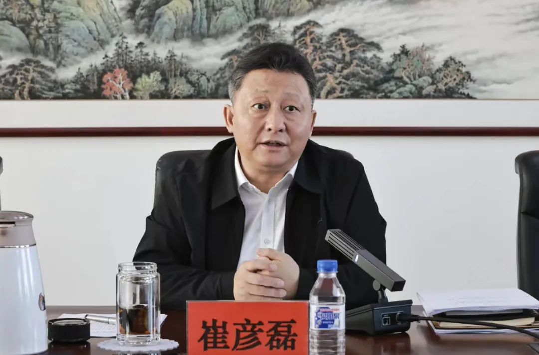 今年2月6日,高熙礼以"洮南市委书记,市长"的身份召开市委常委会会议.