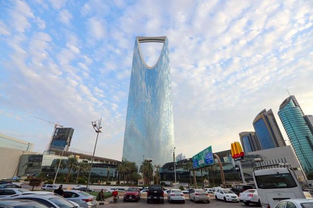 这是2022年12月6日在沙特阿拉伯首都利雅得拍摄的王国中心大厦。新华社记者隋先凯摄