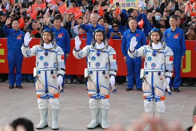 3名航天员出征 本文图片由中国航天科技集团供图